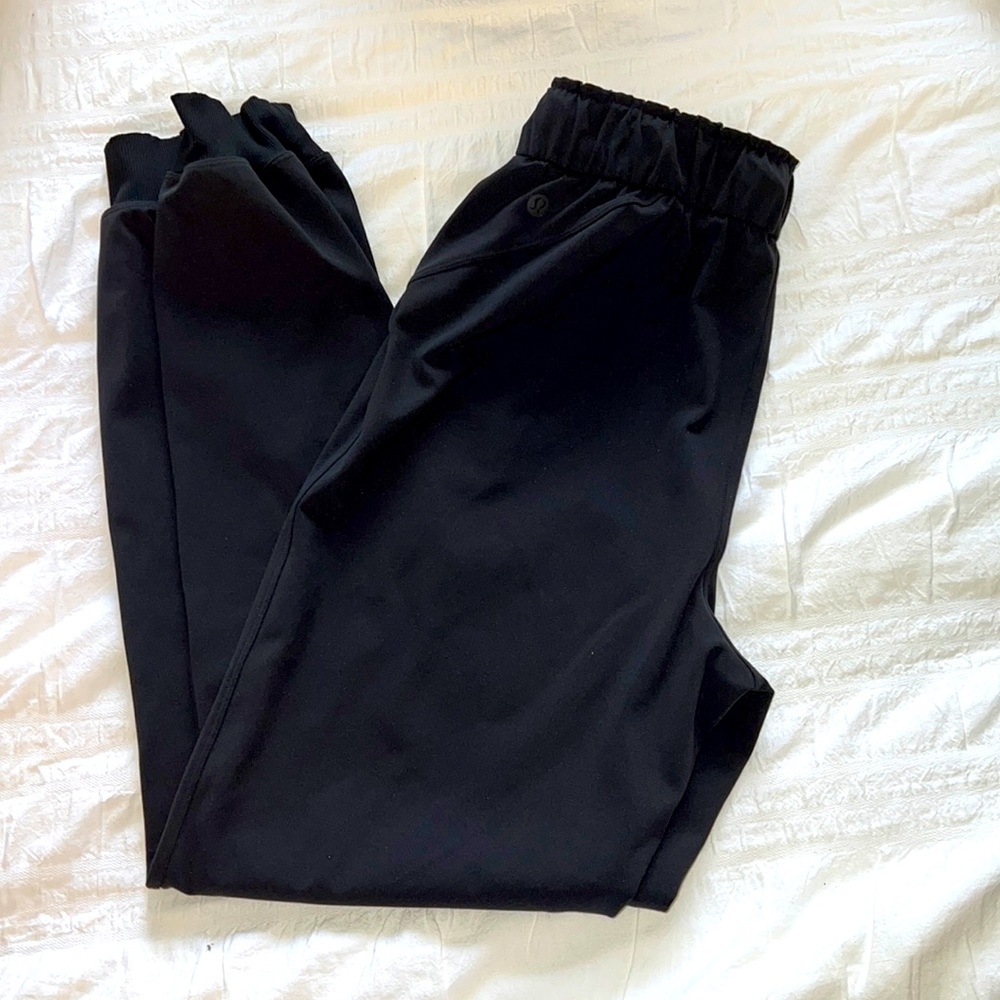 Lululemon On the Fly Jogger!!